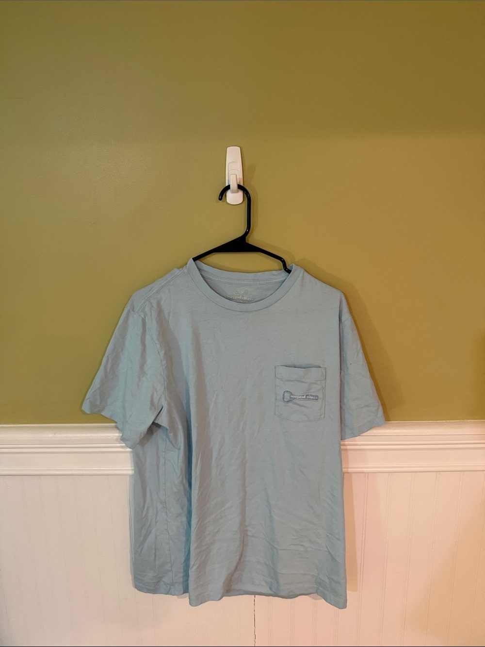 Men's Size M Vineyard Vines Light Blue Pocket Tee (NOTE WHITE STAIN ON BACK)